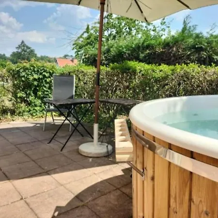 Holiday home La Rose Jacuzzi Nordique *